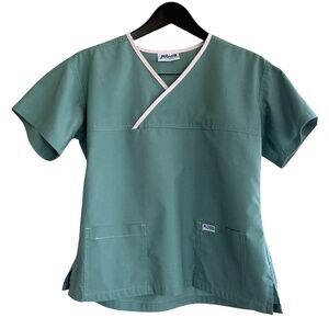 Mobb Scrub Top - Green with Pink trim
